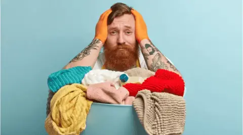 Como tirar mancha de colorau da roupa? Aprenda agora!